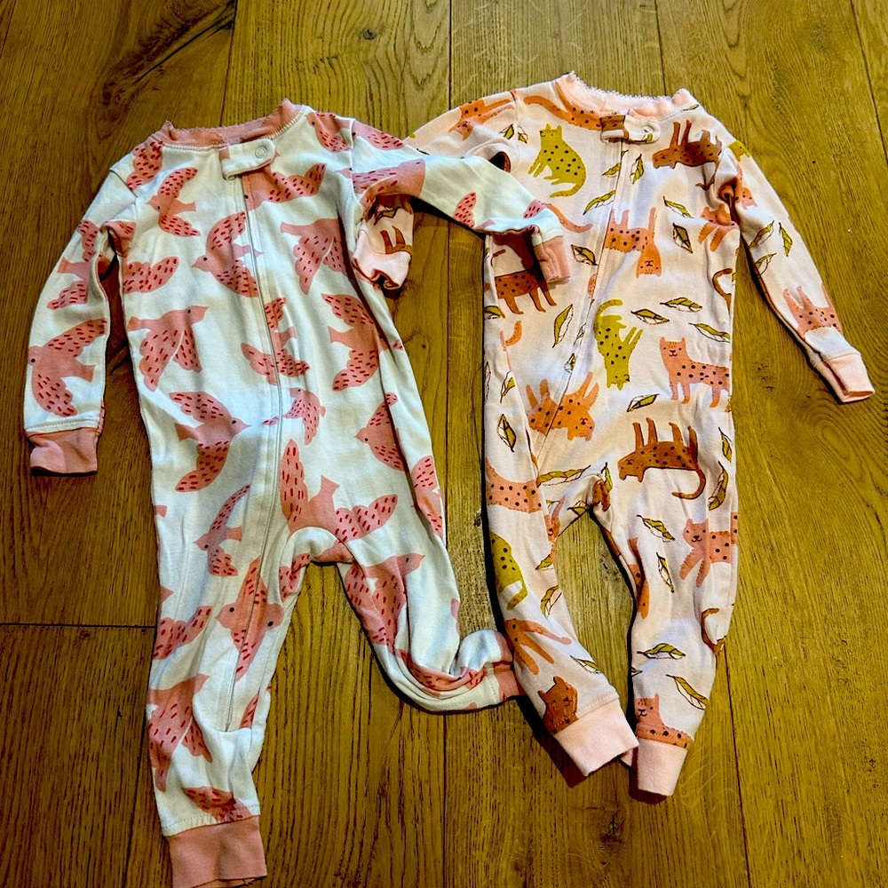 Little planet organic cotton pjs 6-12 months qty 2